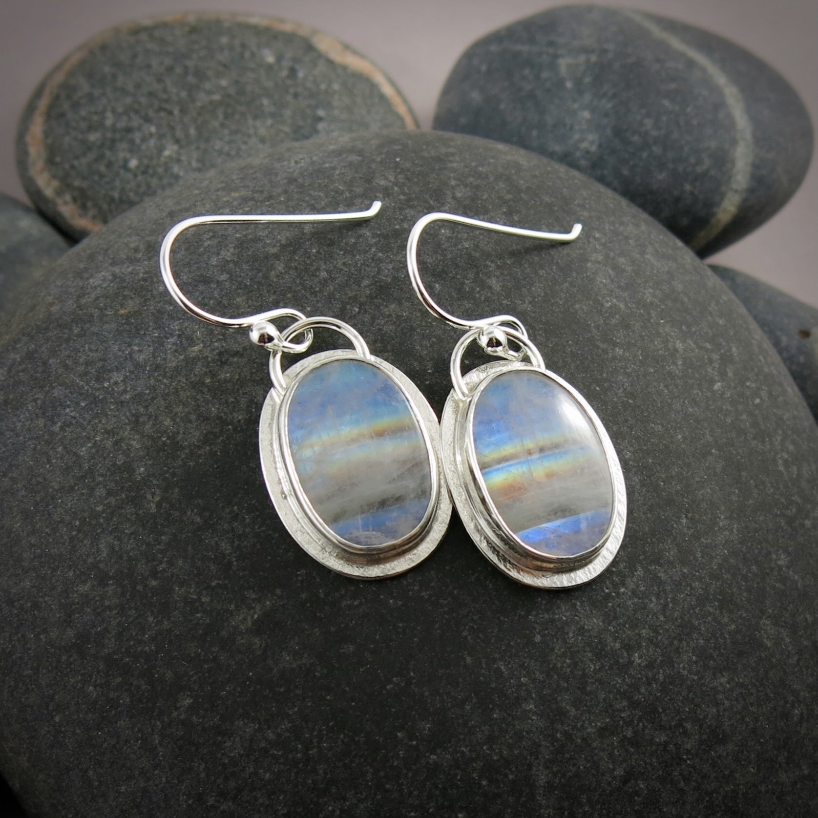 Boucles d'oreilles ovales en pierre de lune arc-en-ciel Super Rainbowy • Argent sterling