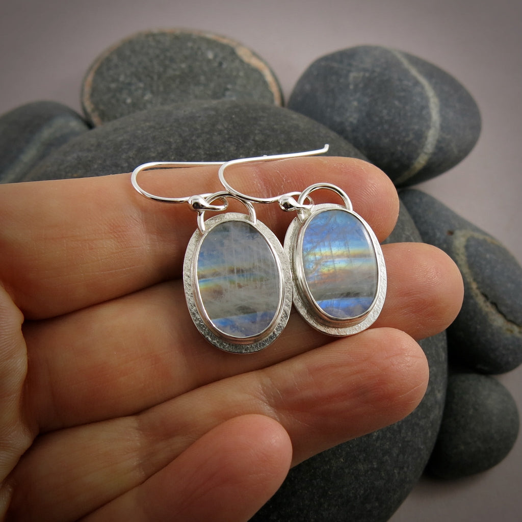 Boucles d'oreilles ovales en pierre de lune arc-en-ciel Super Rainbowy • Argent sterling