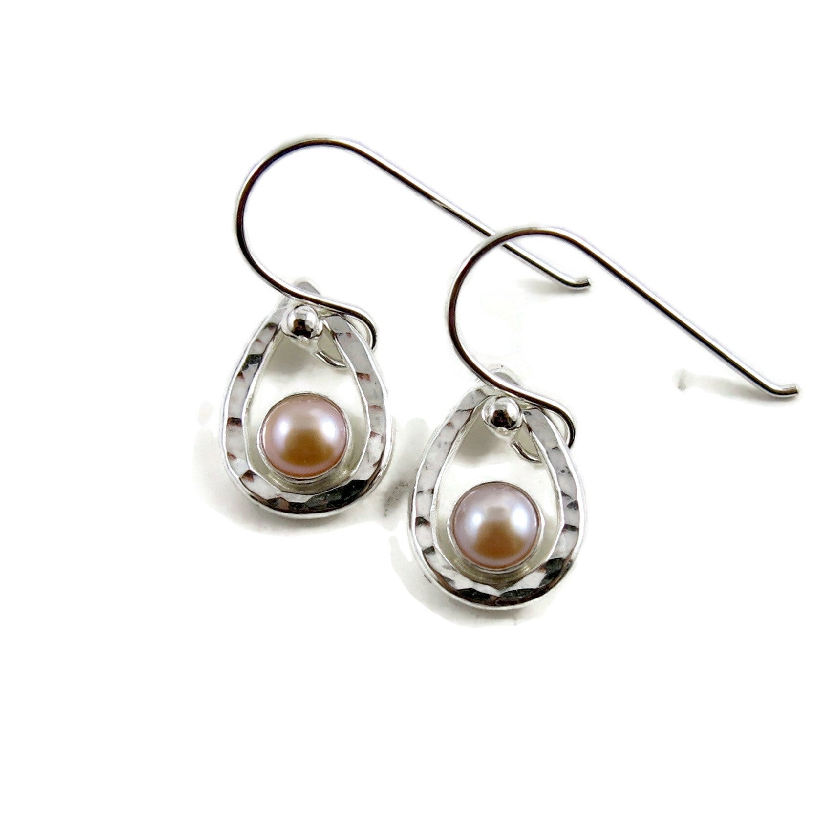 Boucles d'oreilles goutte d'eau en perles de pêche • Argent sterling