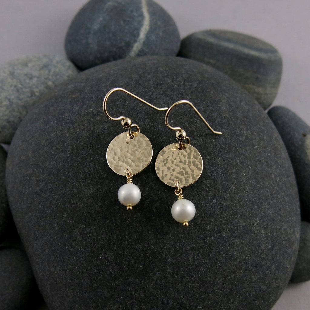 Boucles d'oreilles Pearl Moondrop • Perles d'eau douce blanches et remplissage en or 14 carats