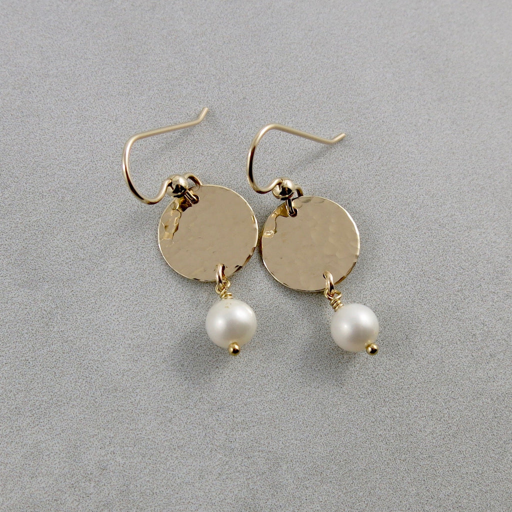 Boucles d'oreilles Pearl Moondrop • Perles d'eau douce blanches et remplissage en or 14 carats