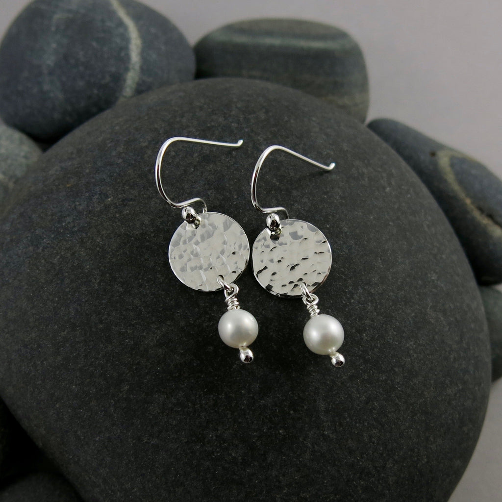 Boucles d'oreilles Pearl Moondrop • Perles d'eau douce blanches et argent sterling