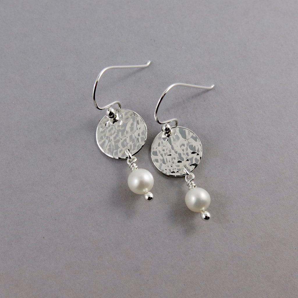 Boucles d'oreilles Pearl Moondrop • Perles d'eau douce blanches et argent sterling