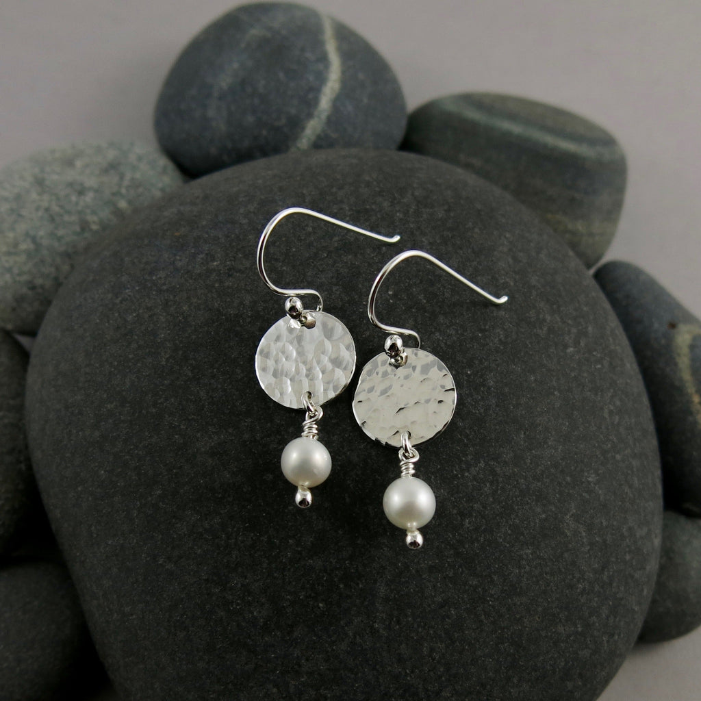 Boucles d'oreilles Pearl Moondrop • Perles d'eau douce blanches et argent sterling
