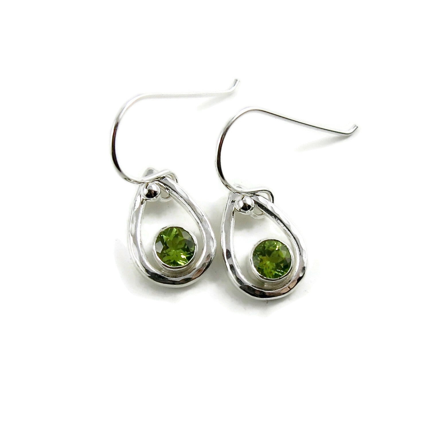 Boucles d'oreilles goutte de pluie péridot • Argent sterling