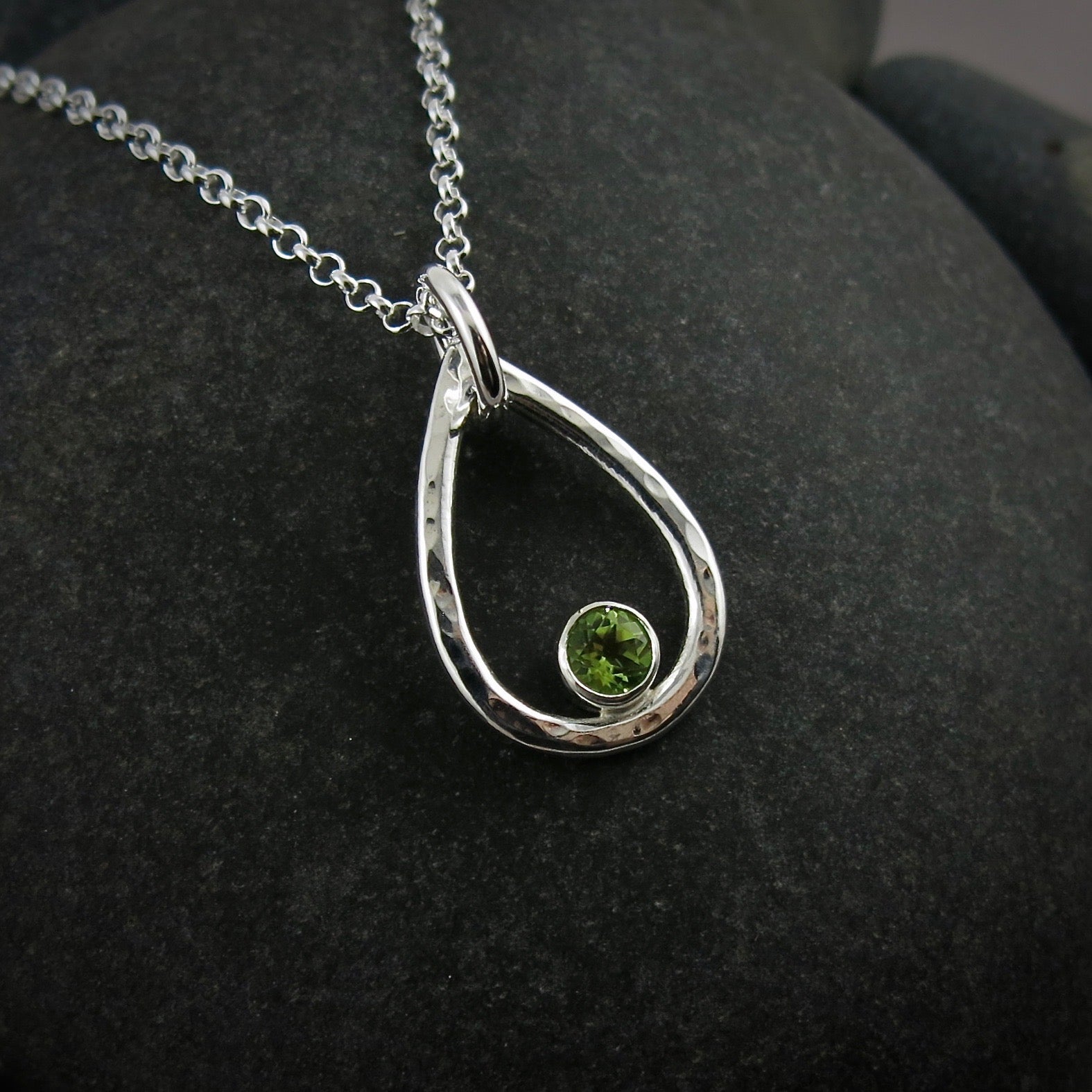 Collier goutte de pluie péridot • Argent sterling