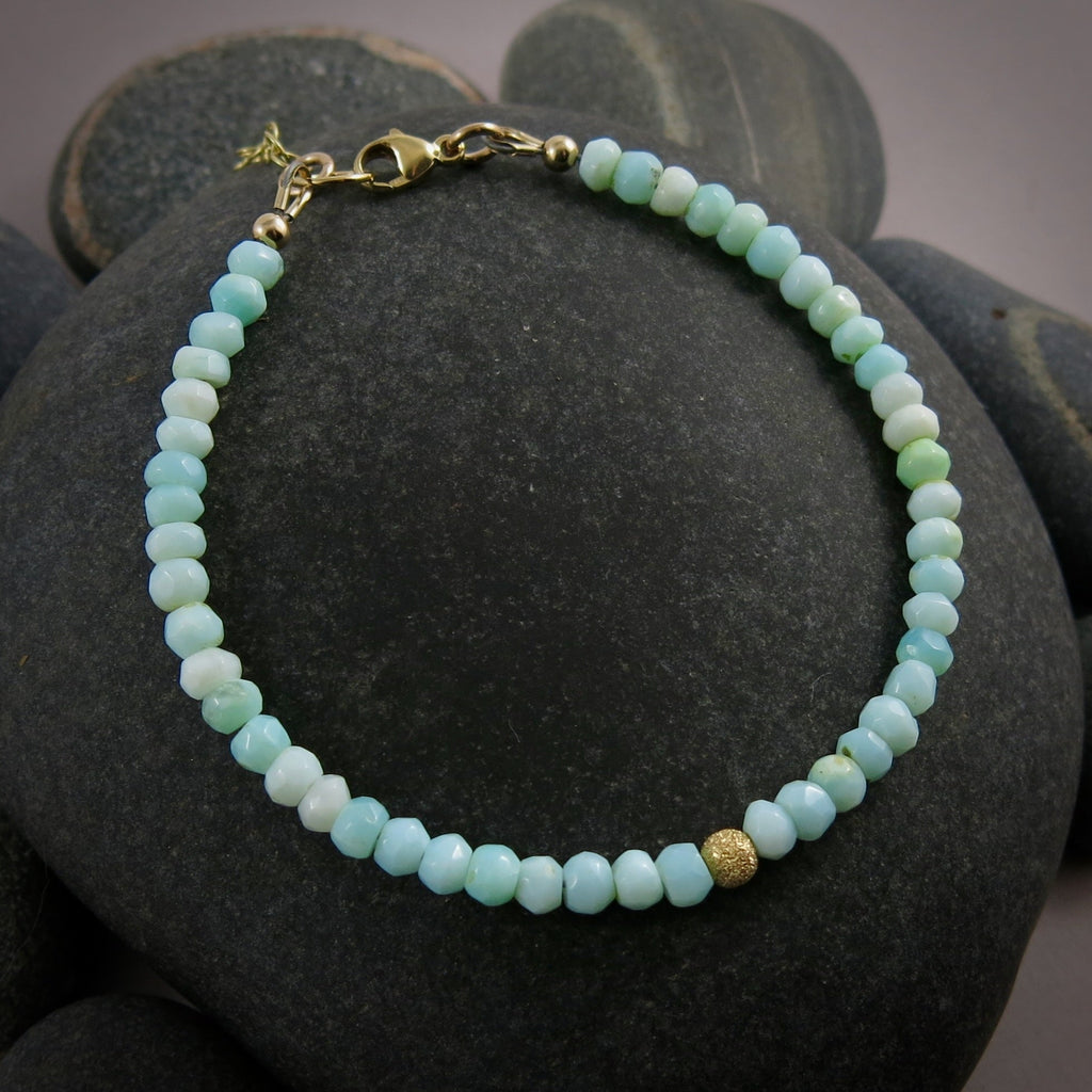 Bracelet réglable en perles d'opale bleue • Or 14 carats ou argent sterling