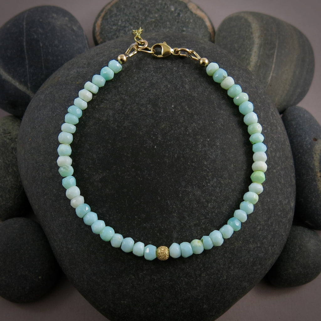 Bracelet réglable en perles d'opale bleue • Or 14 carats ou argent sterling