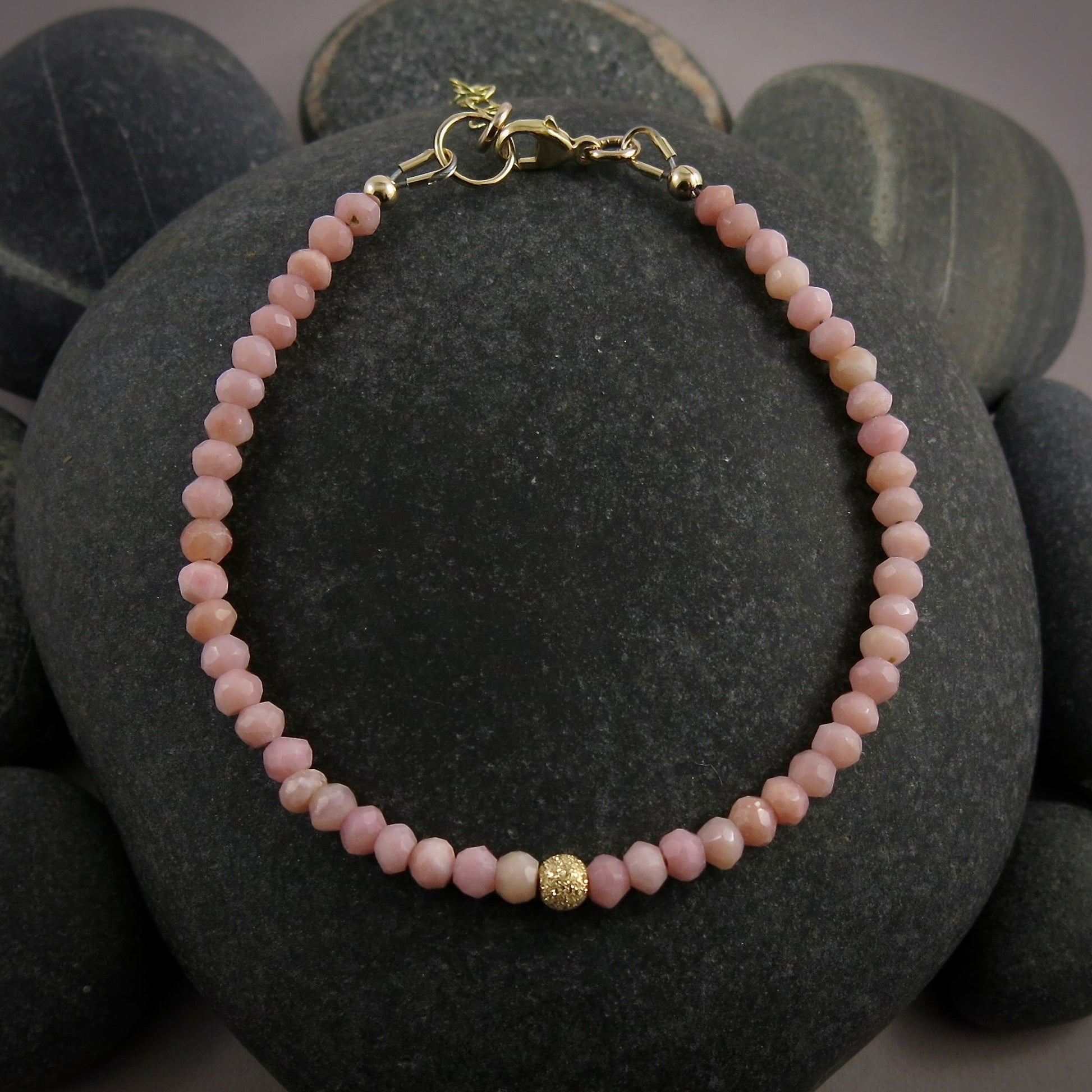 Bracelet réglable en perles d'opale rose • Or 14 carats ou argent sterling