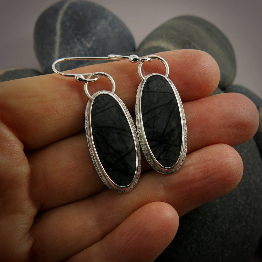 Boucles d'oreilles en jaspe Picasso noir et anthracite • Argent sterling