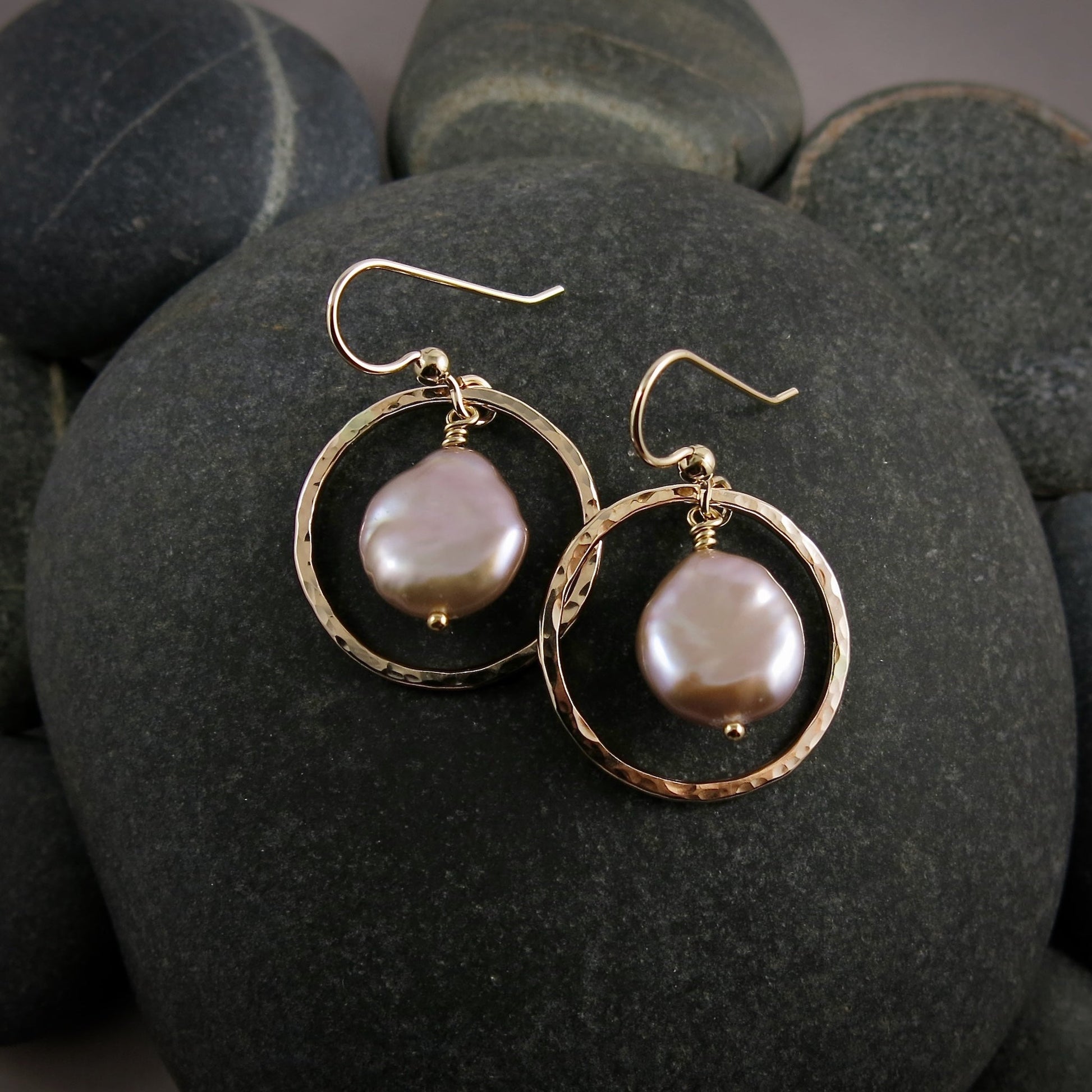 Boucles d'oreilles en perles roses • Or rempli 14 carats