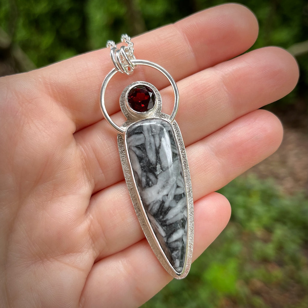 Collier tendance en pinolithe et grenat • Argent sterling • Collection Scenic Wonders