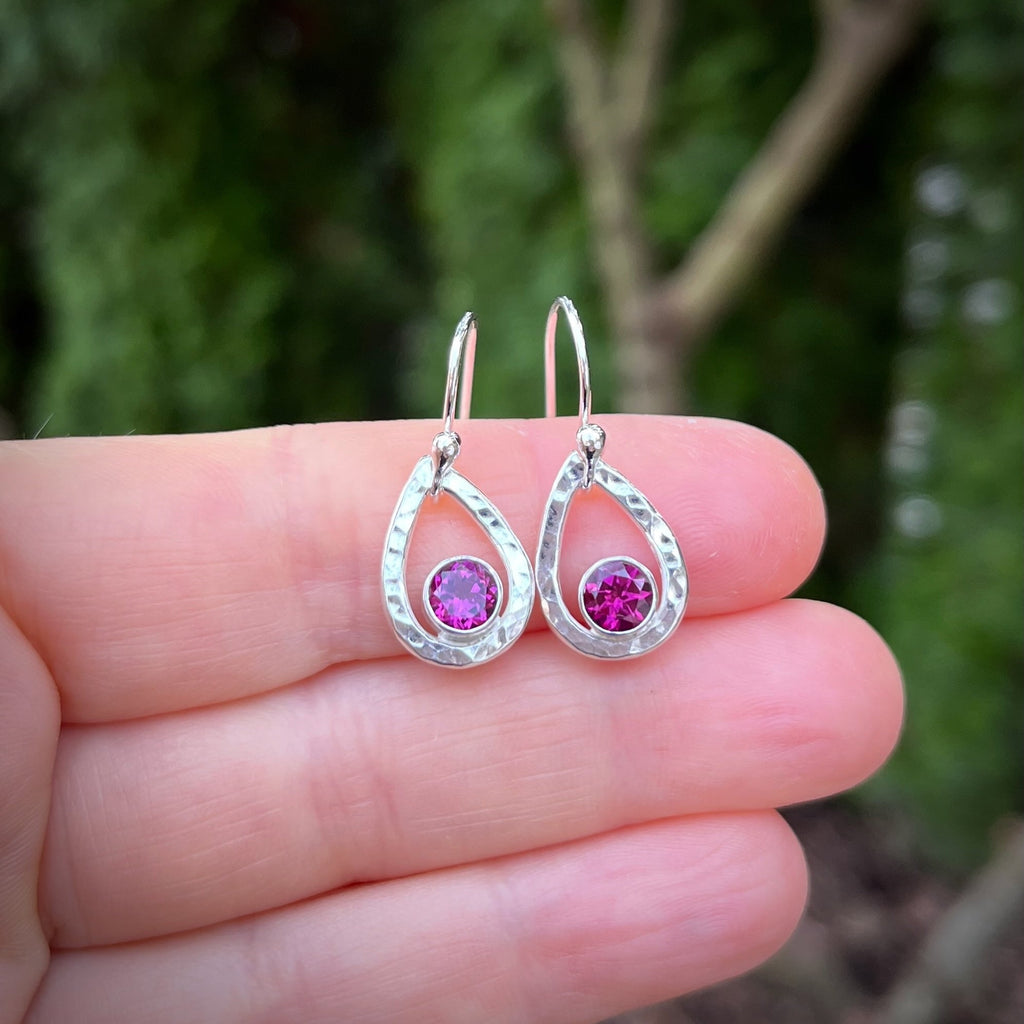 Boucles d'oreilles goutte de pluie en grenat rhodolite • Argent sterling