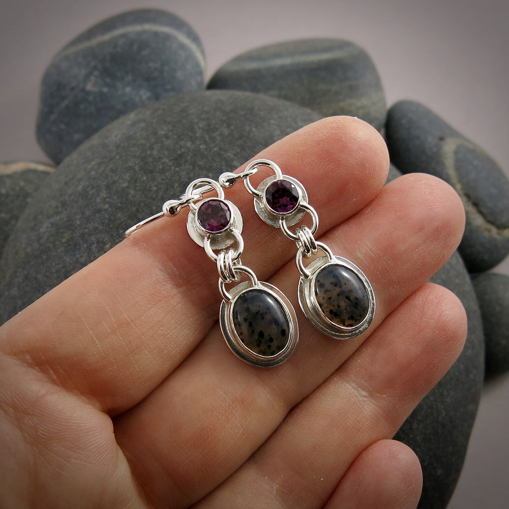 Boucles d'oreilles en agate du Montana et grenat rhodolite • Argent sterling • Collection Scenic Wonders