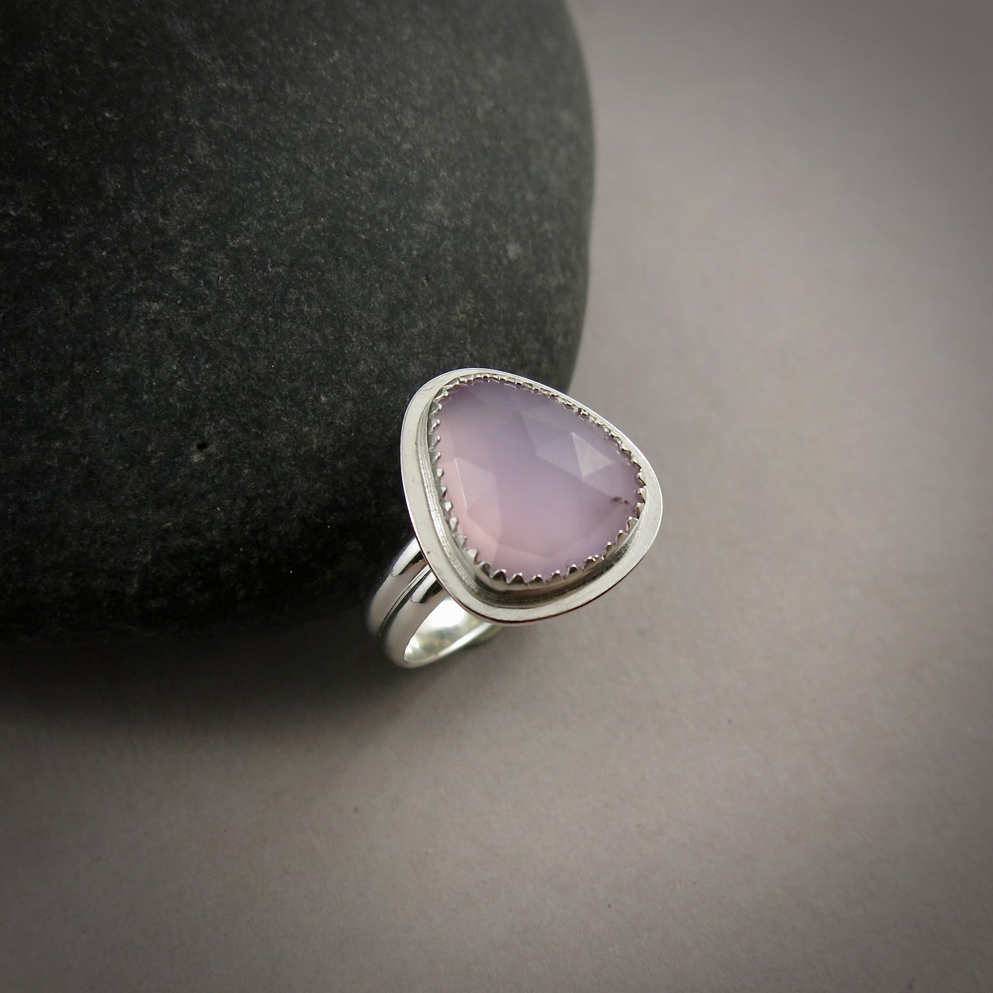 Bague en calcédoine lavande taille rose • Argent sterling • Taille 6,5