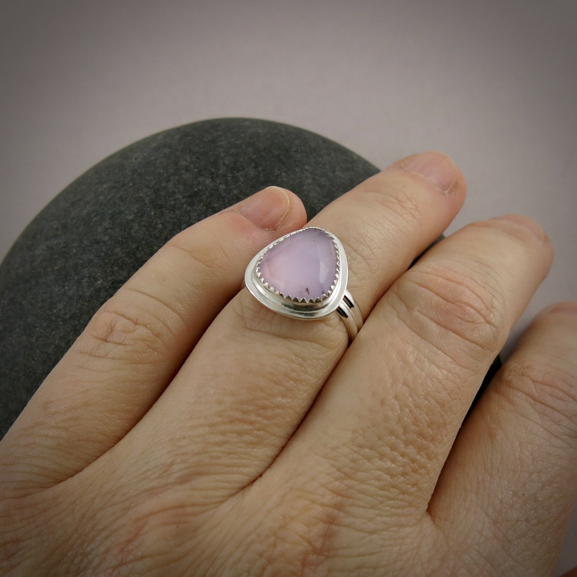 Bague en calcédoine lavande taille rose • Argent sterling • Taille 6,5