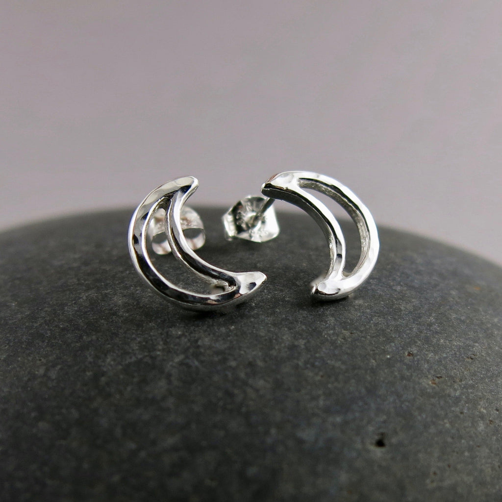 Boucles d'oreilles à tige en croissant de lune • Argent sterling