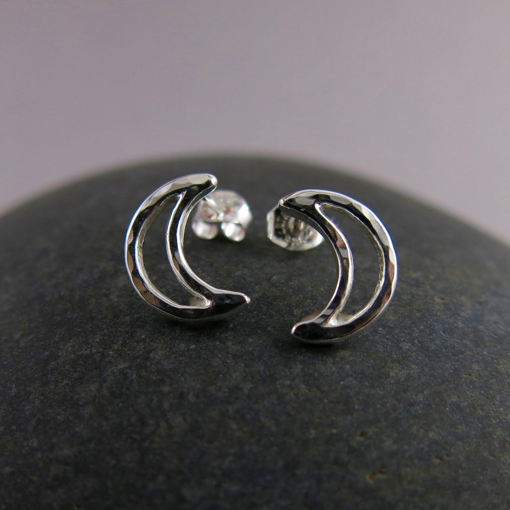 Boucles d'oreilles à tige en croissant de lune • Argent sterling