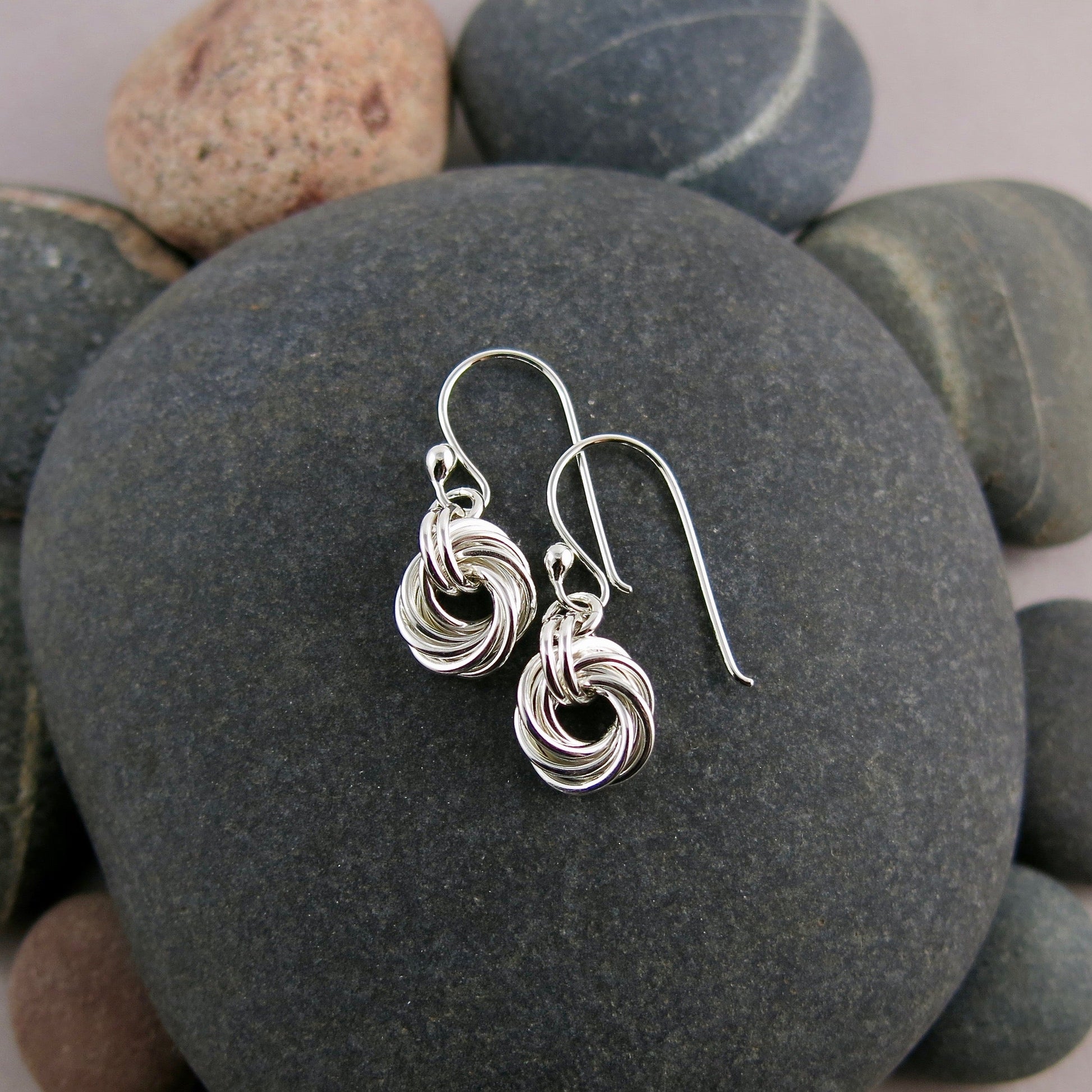 Boucles d'oreilles nœud d'amour sans fin • Argent sterling