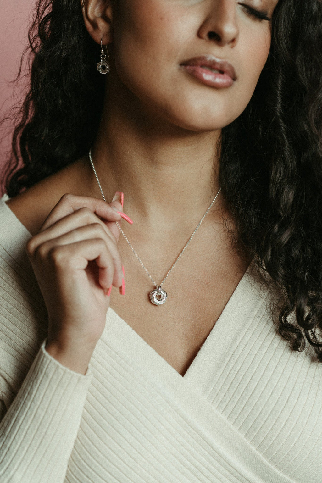 Collier nœud d'amour sans fin • Argent sterling avec chaîne rolo