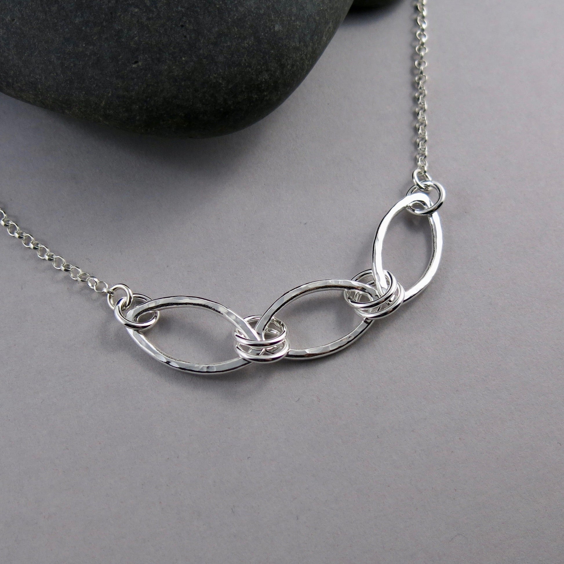 Collier Trio de Feuilles d'Argent • Collier Moderne Minimaliste Inspiré de la Nature