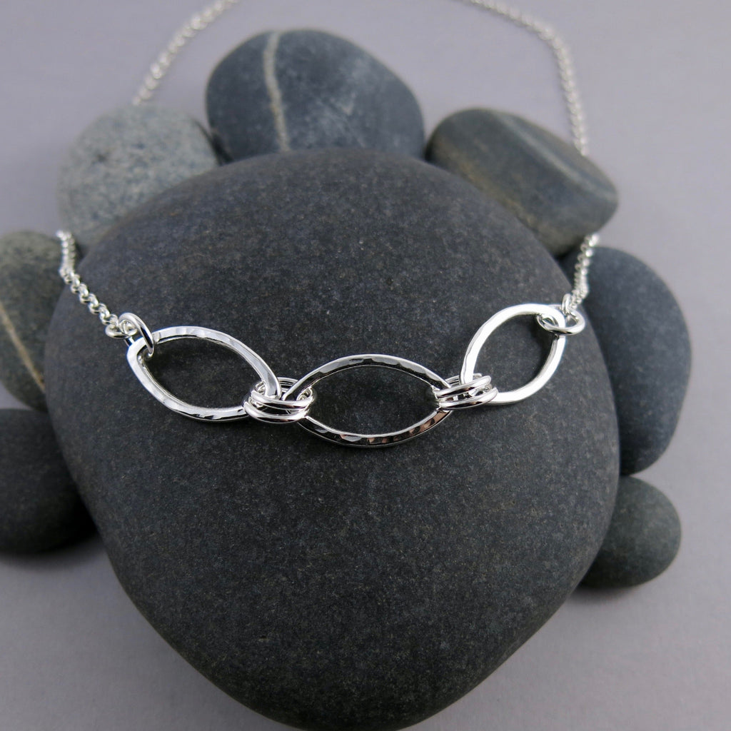 Collier Trio de Feuilles d'Argent • Collier Moderne Minimaliste Inspiré de la Nature