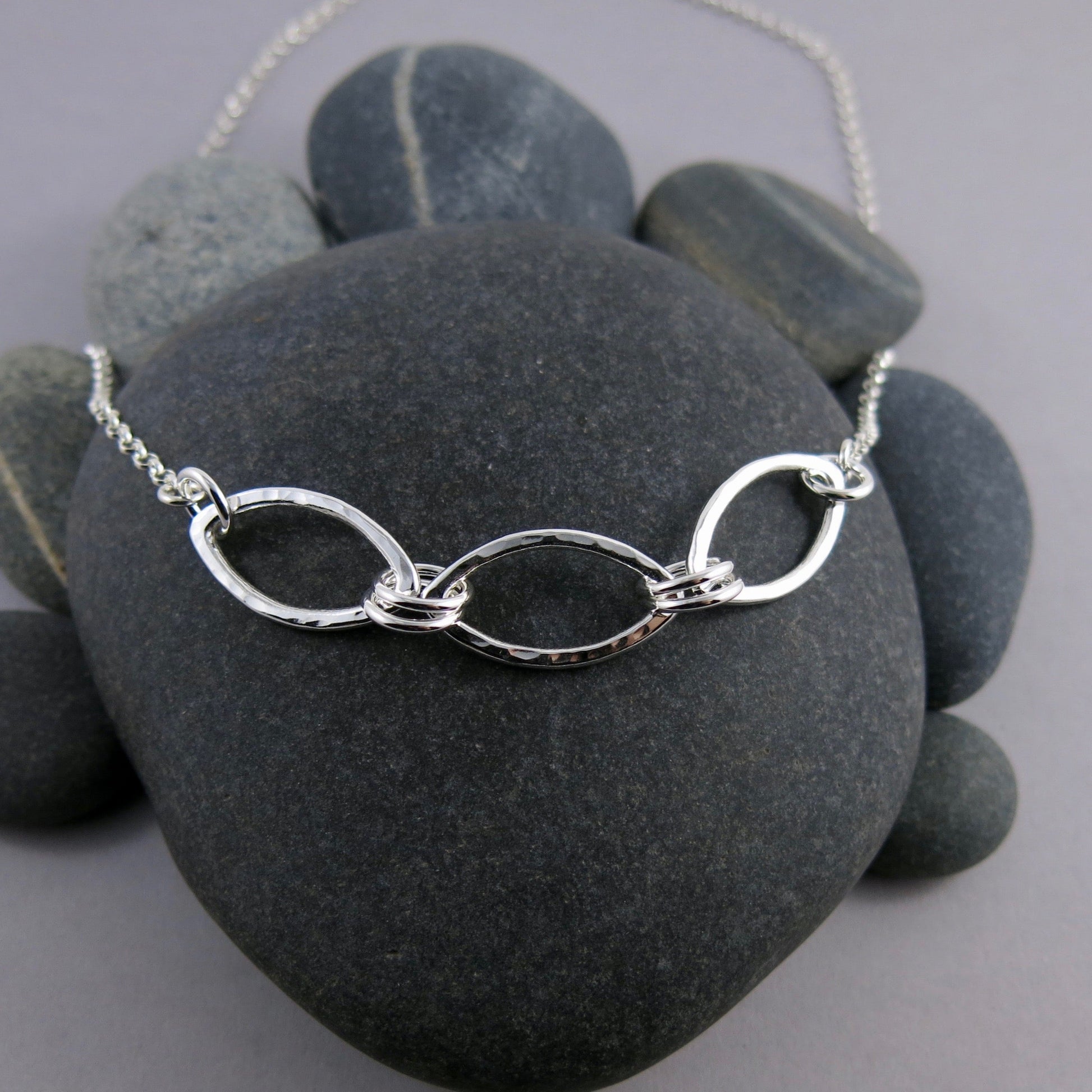 Collier Trio de Feuilles d'Argent • Collier Moderne Minimaliste Inspiré de la Nature