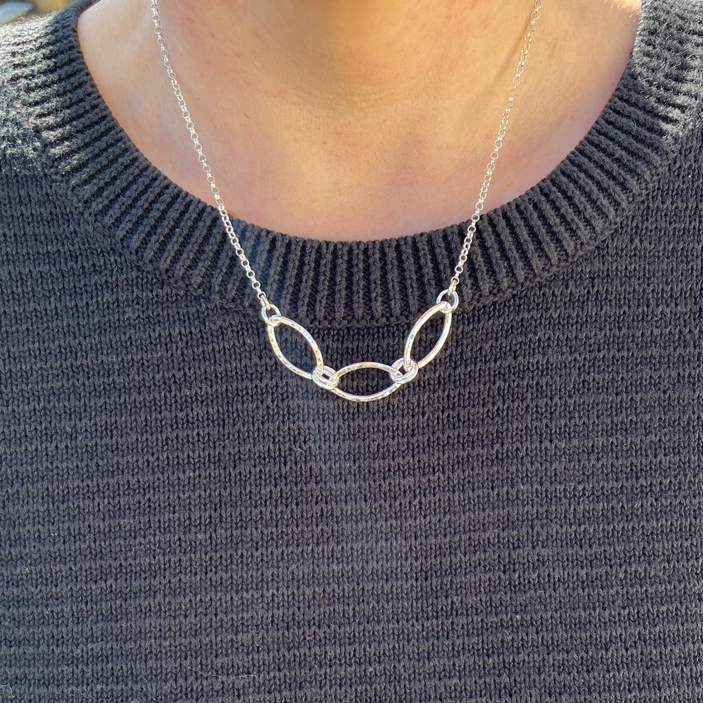 Collier Trio de Feuilles d'Argent • Collier Moderne Minimaliste Inspiré de la Nature
