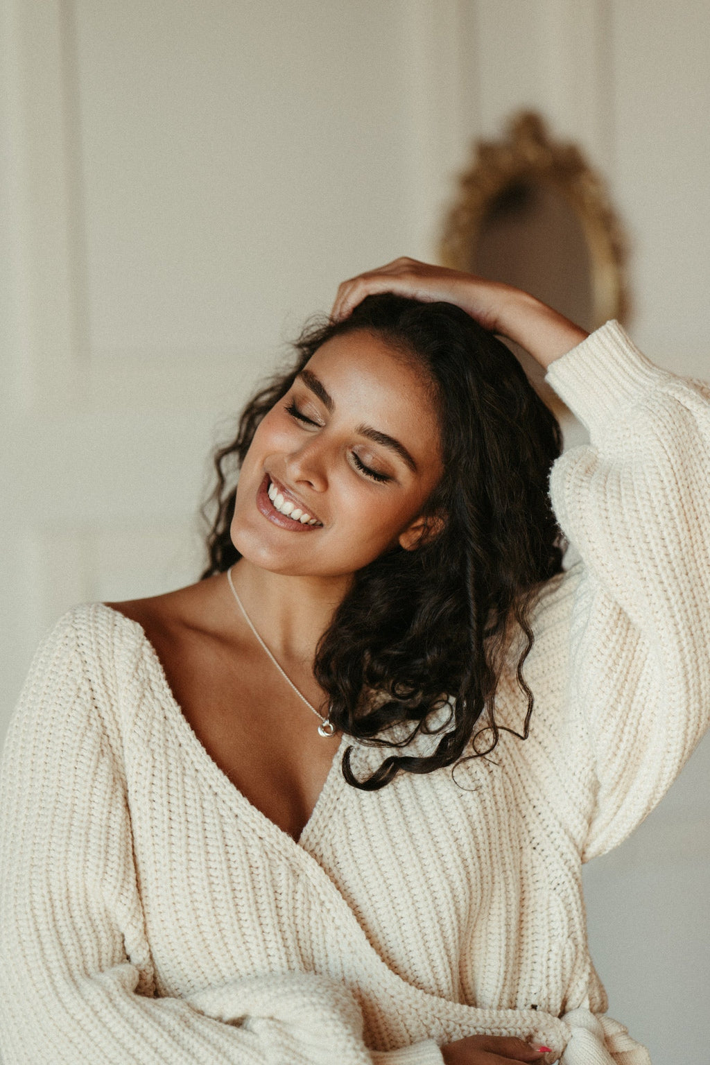 Mini collier nœud d'amour intemporel • Collier trio de nœuds en argent sterling avec chaîne rolo