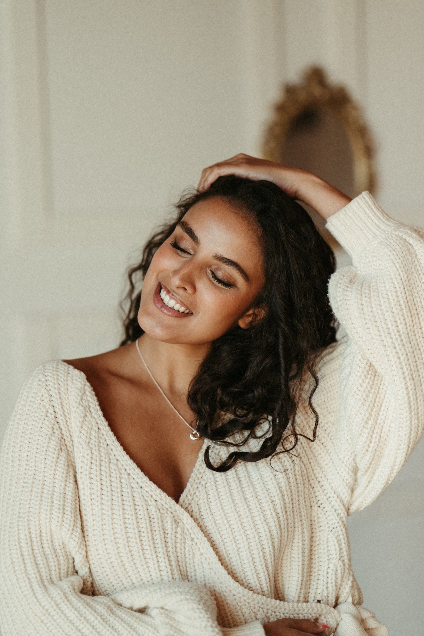 Mini collier nœud d'amour intemporel • Collier trio de nœuds en argent sterling avec chaîne rolo