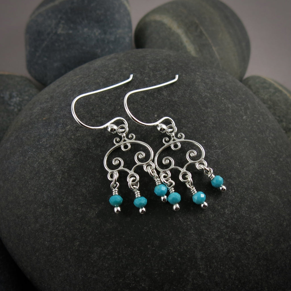 Boucles d'oreilles en argent avec pendentifs en turquoise • Argent sterling et perles de turquoise naturelles