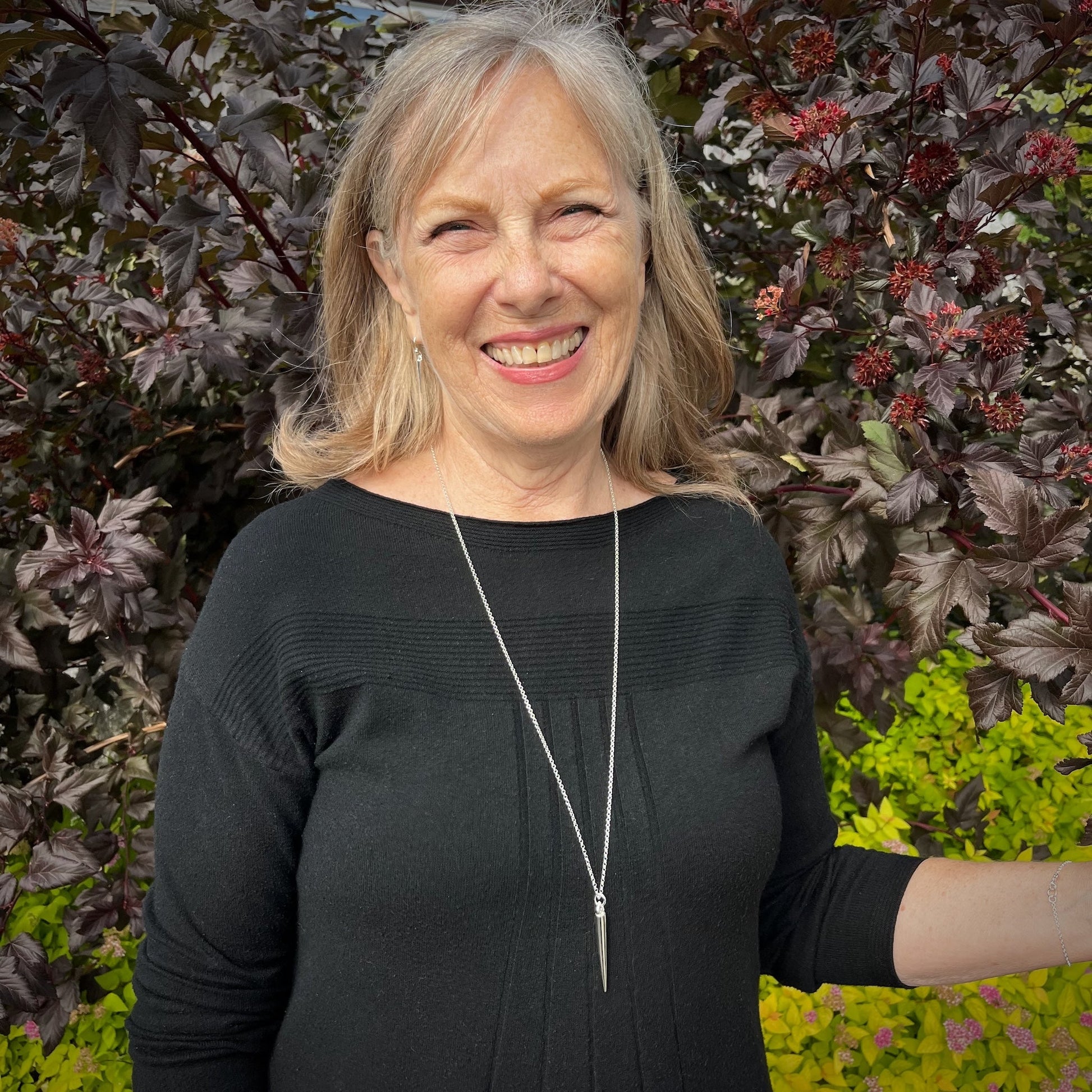 Pendentif à pointe en argent • Long pendentif à pointe en argent massif