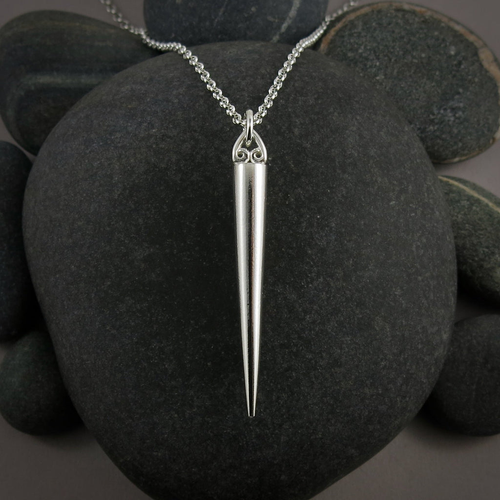 Pendentif à pointe en argent • Long pendentif à pointe en argent massif