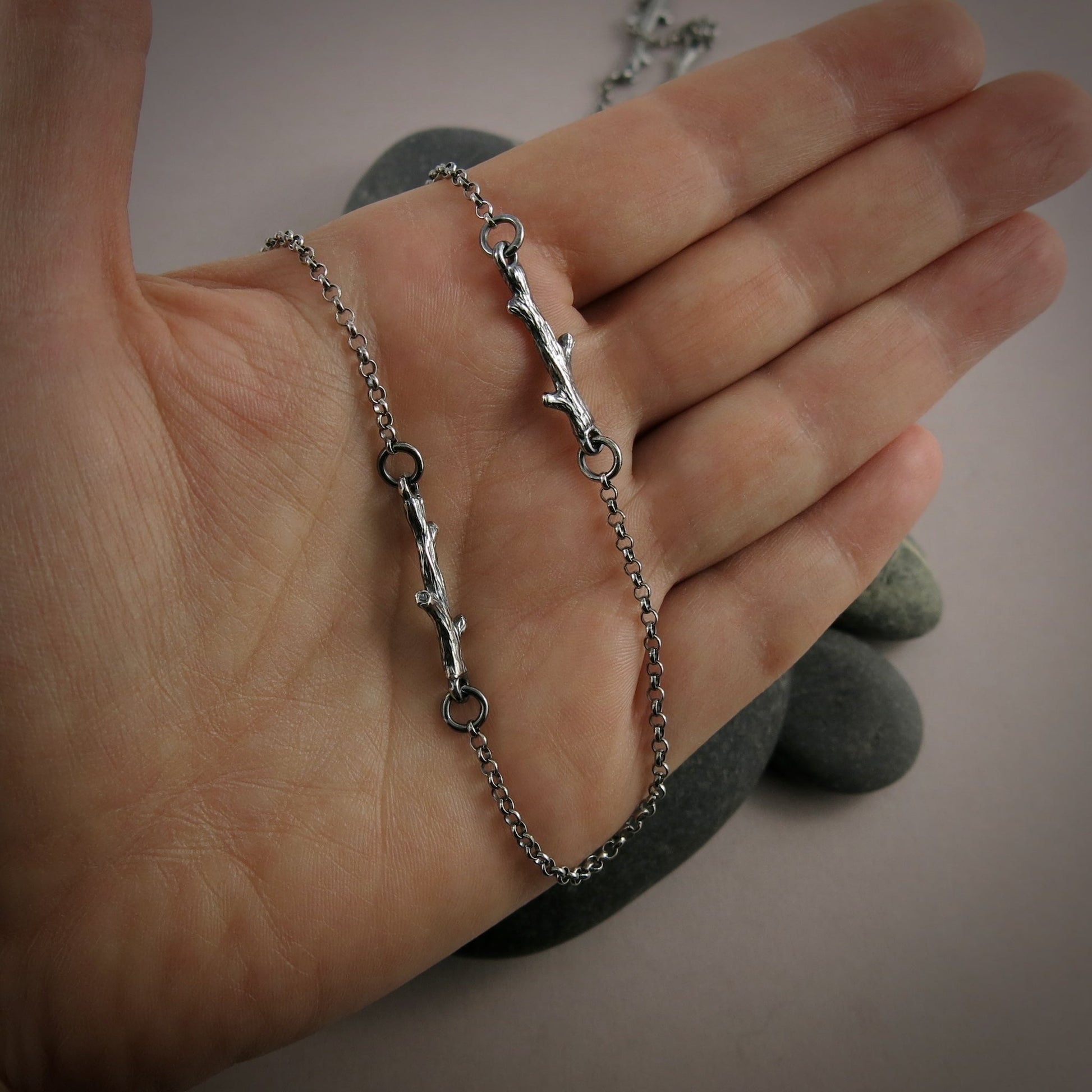 Collier chaîne Silver Twigs Station • Long collier léger à superposer de 30 pouces inspiré de la nature avec des brindilles