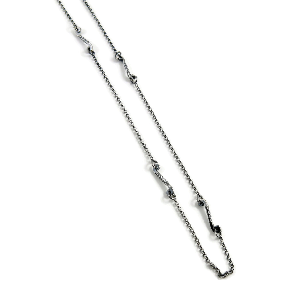 Collier chaîne à volutes torsadées en argent • Collier à superpositions long et léger en « fer forgé » unique