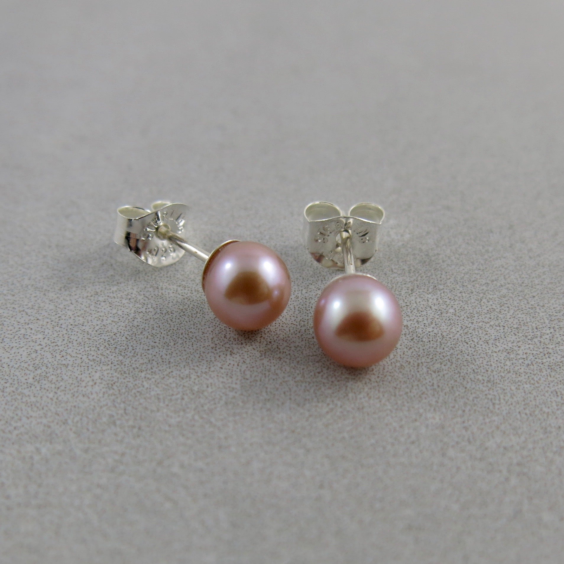 Clous d'oreilles en perles simples • Perles d'eau douce roses et argent sterling