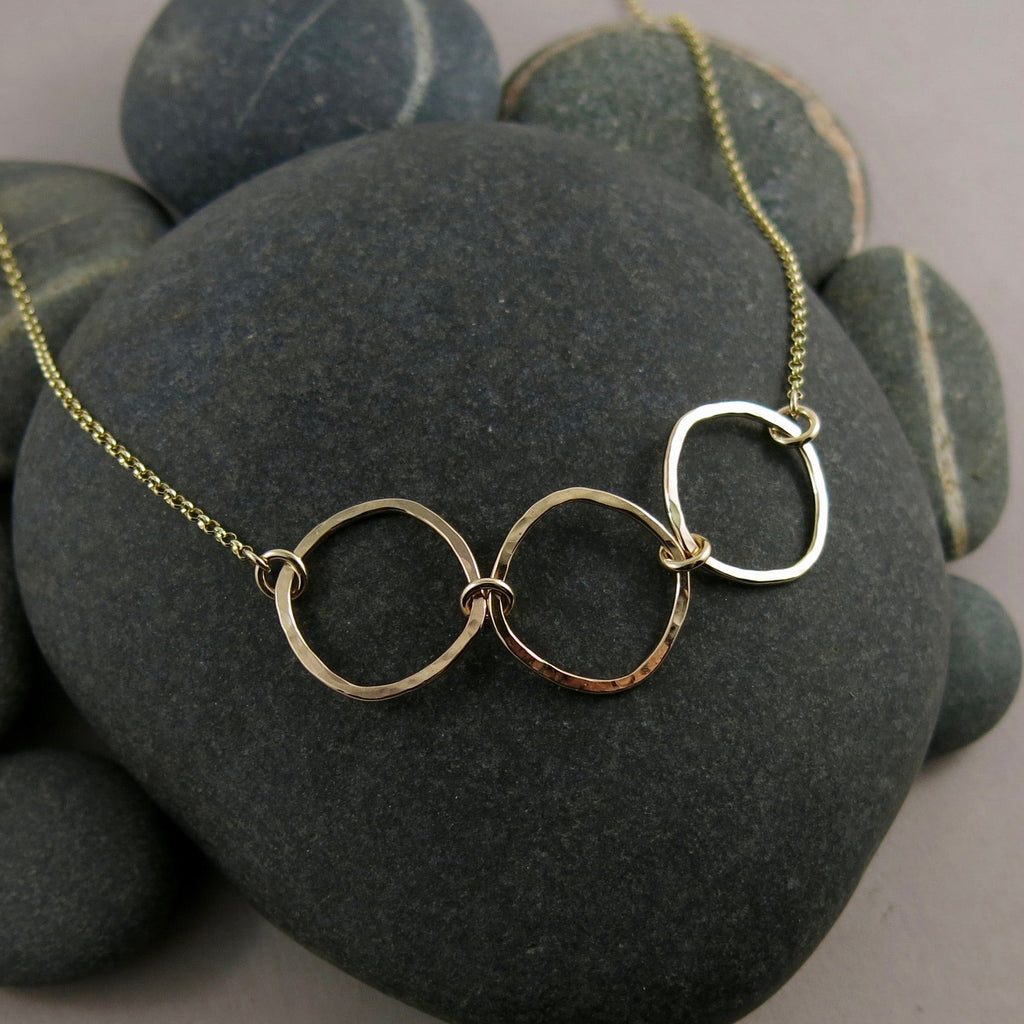 Collier Trio Carré Doux • Or texturé martelé avec chaîne Rolo