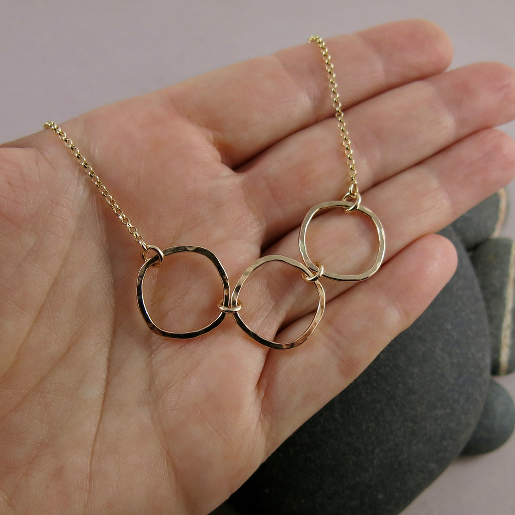 Collier Trio Carré Doux • Or texturé martelé avec chaîne Rolo