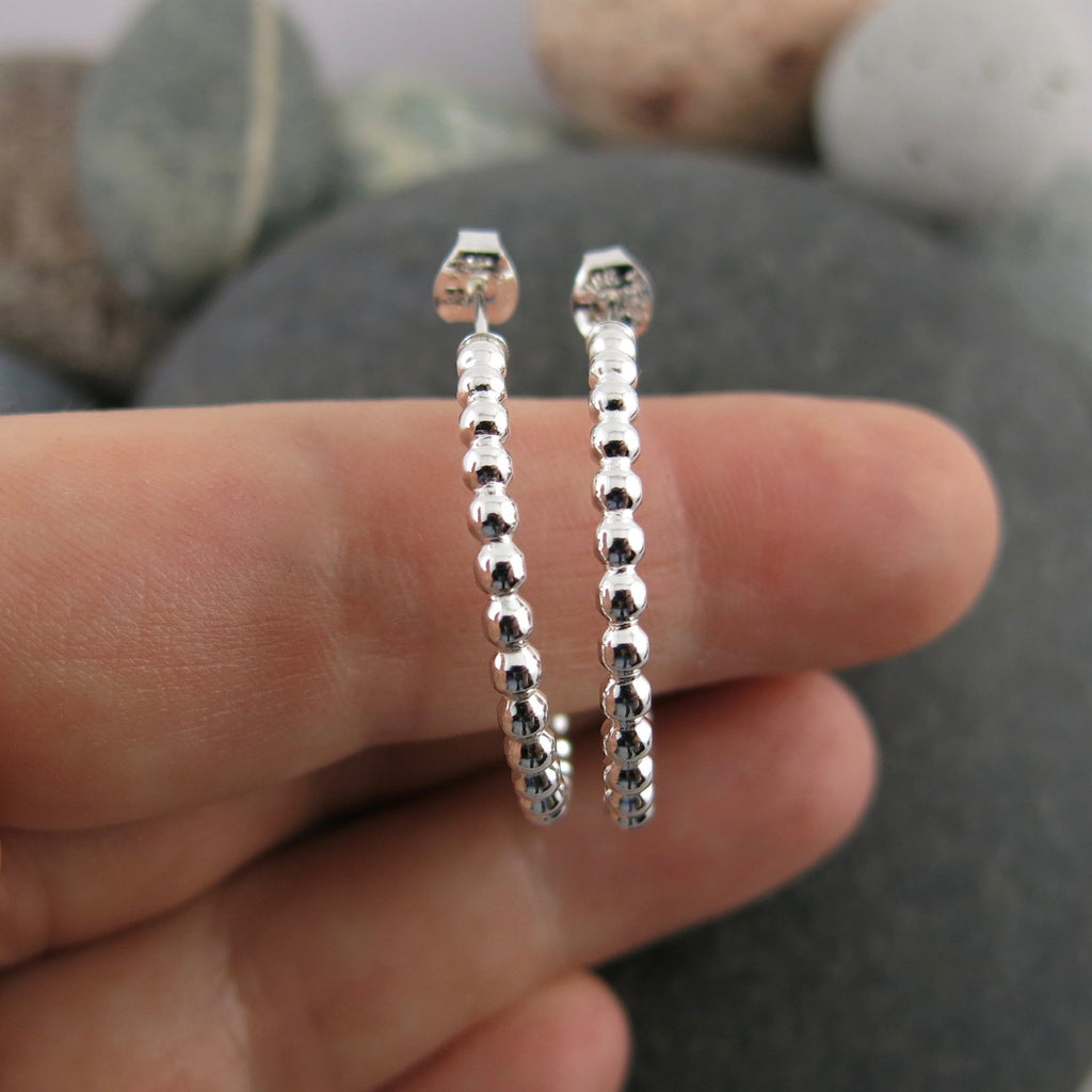Boucles d'oreilles créoles ouvertes • Créoles perlées en argent sterling