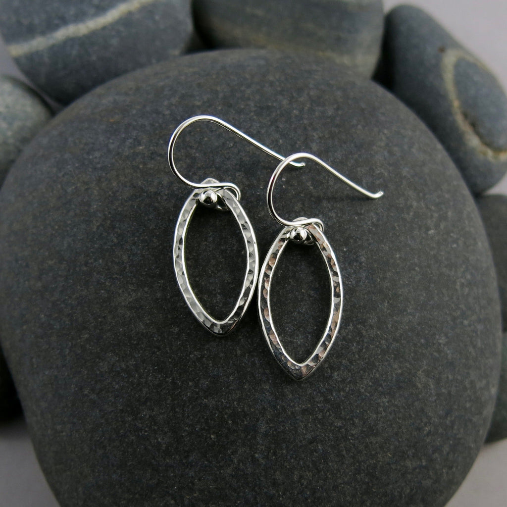 Boucles d'oreilles en feuille d'argent • Boucles d'oreilles modernes et minimalistes inspirées de la nature