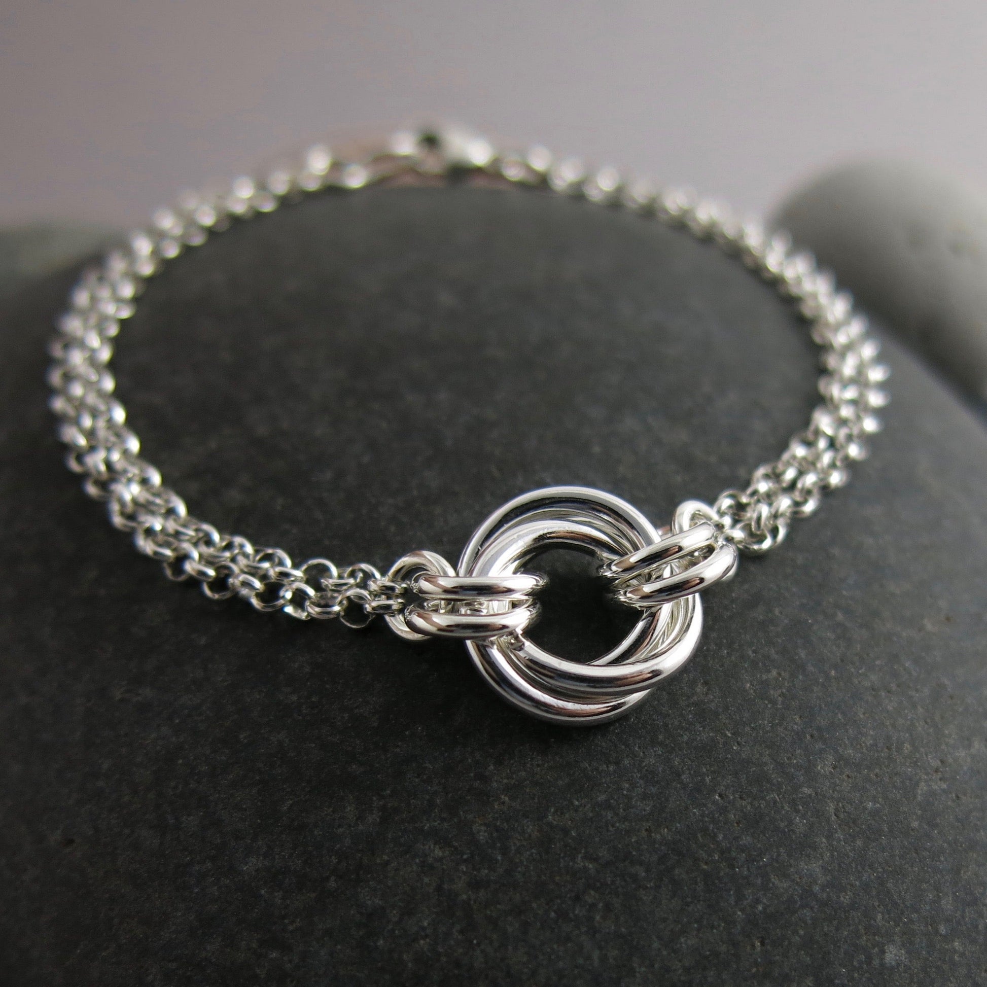 Bracelet nœud d'amour intemporel • Argent sterling avec chaîne double rolo