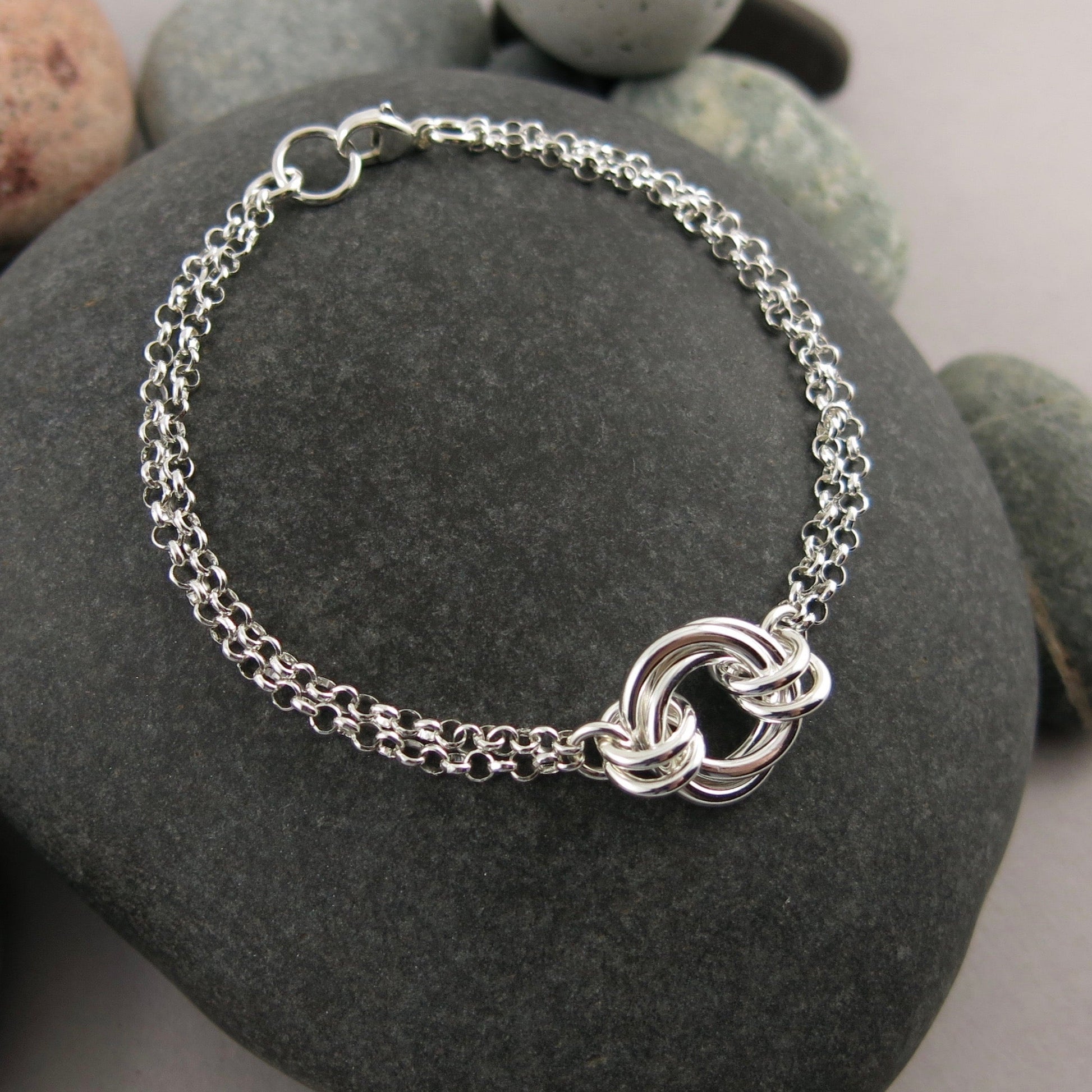 Bracelet nœud d'amour intemporel • Argent sterling avec chaîne double rolo