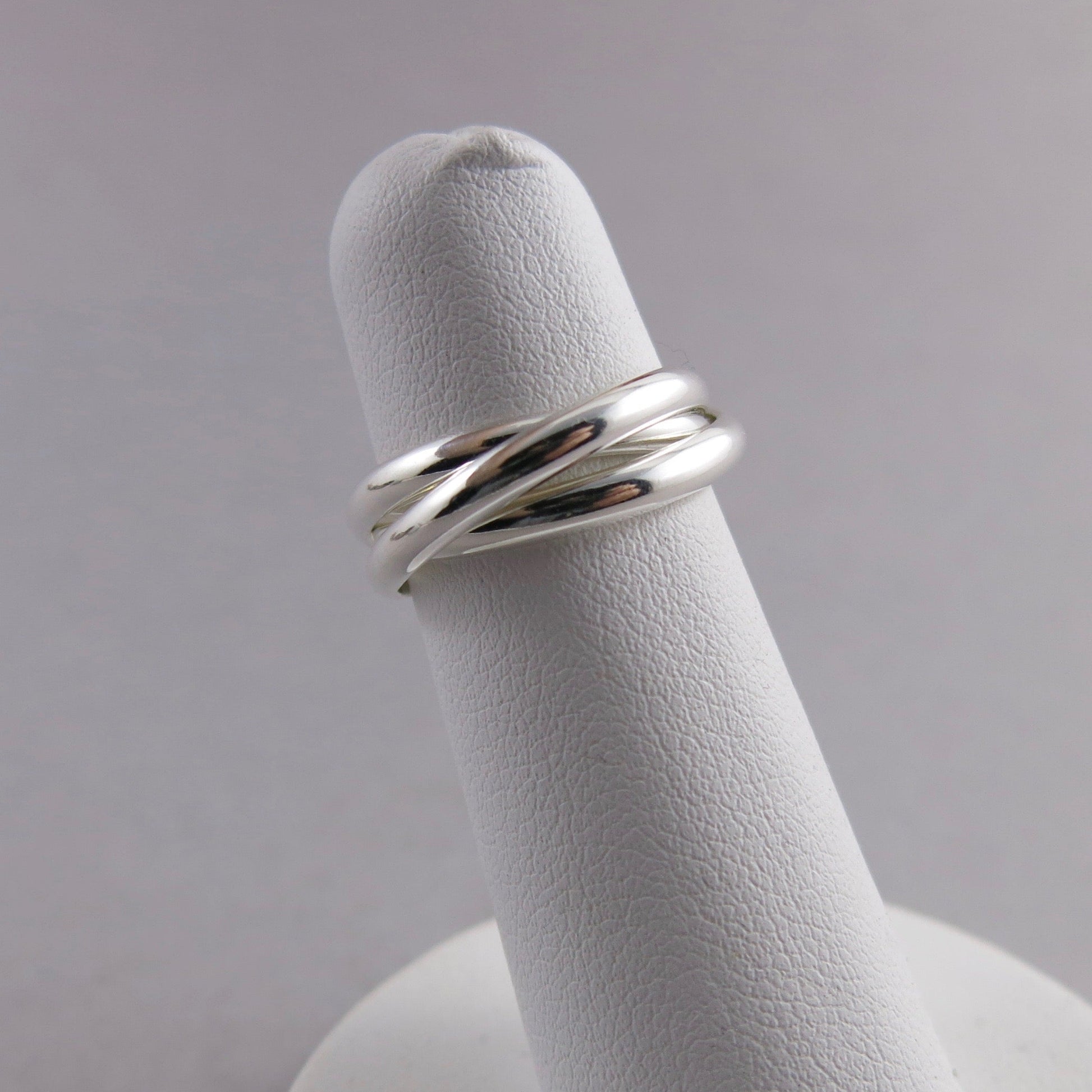 Bague trio de nœuds d'amour intemporels • Bague Trinity roulante en argent sterling