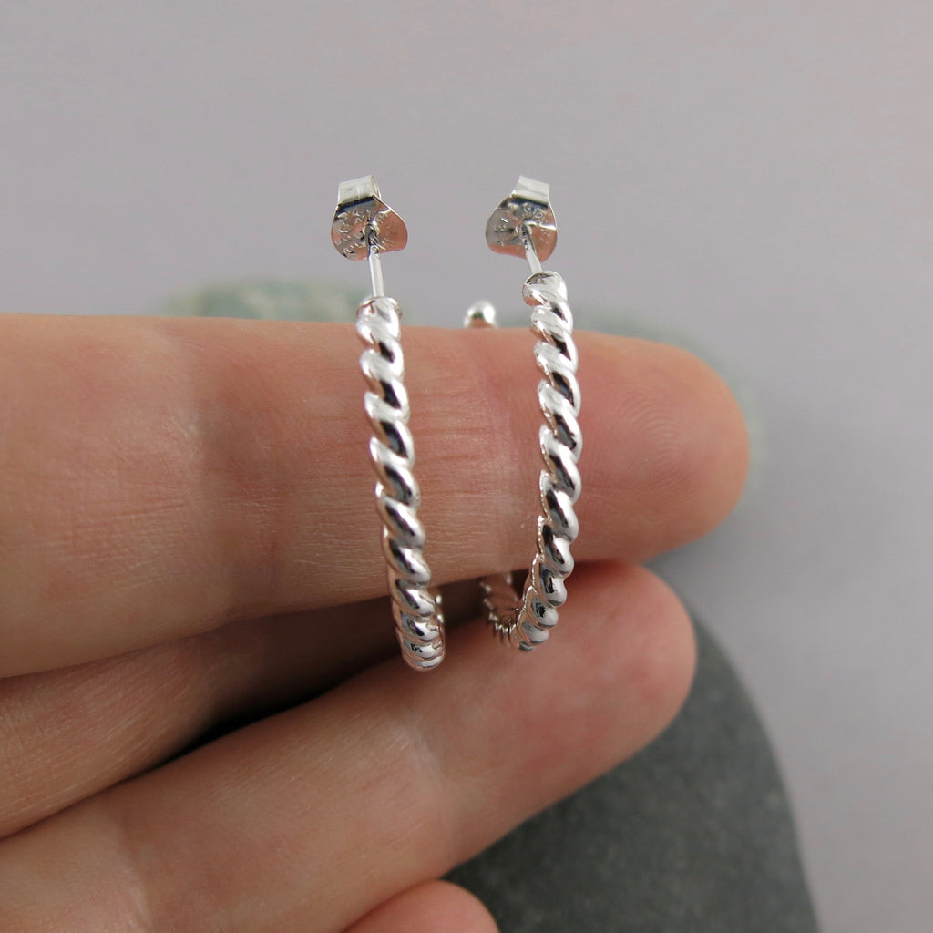 Boucles d'oreilles créoles ouvertes • Créoles torsadées en argent sterling