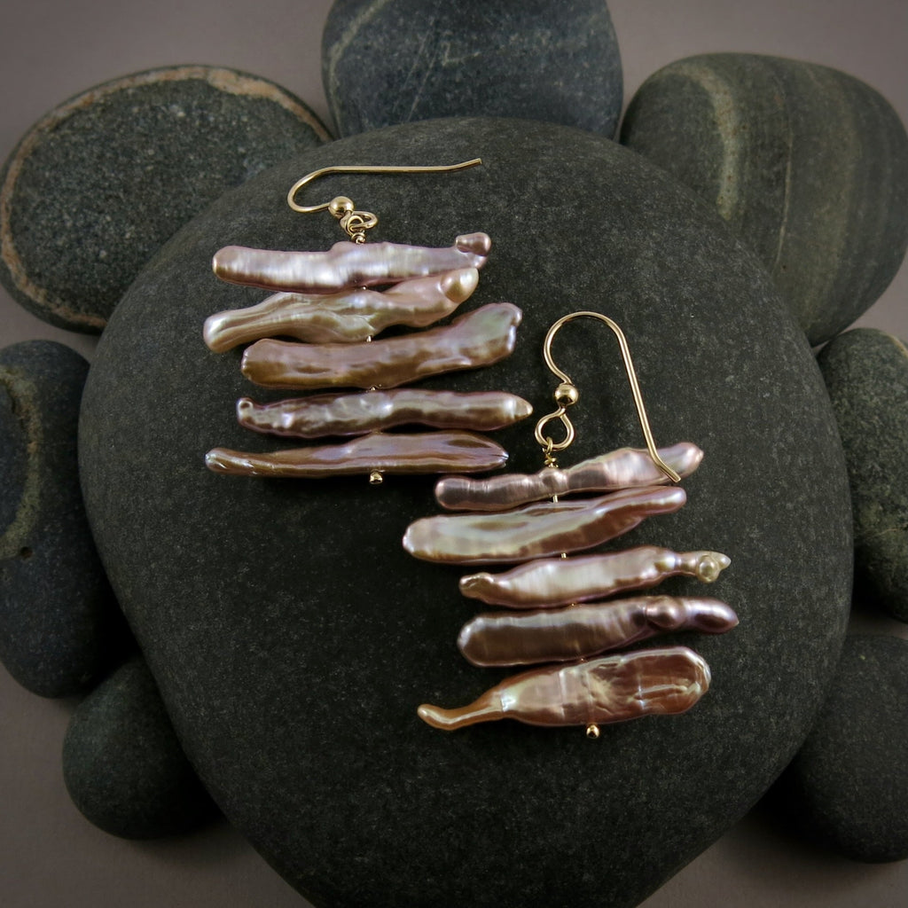 Boucles d'oreilles Stick Stack • Boucles d'oreilles en perles bâton rose-violet irisées en or rempli 14 carats