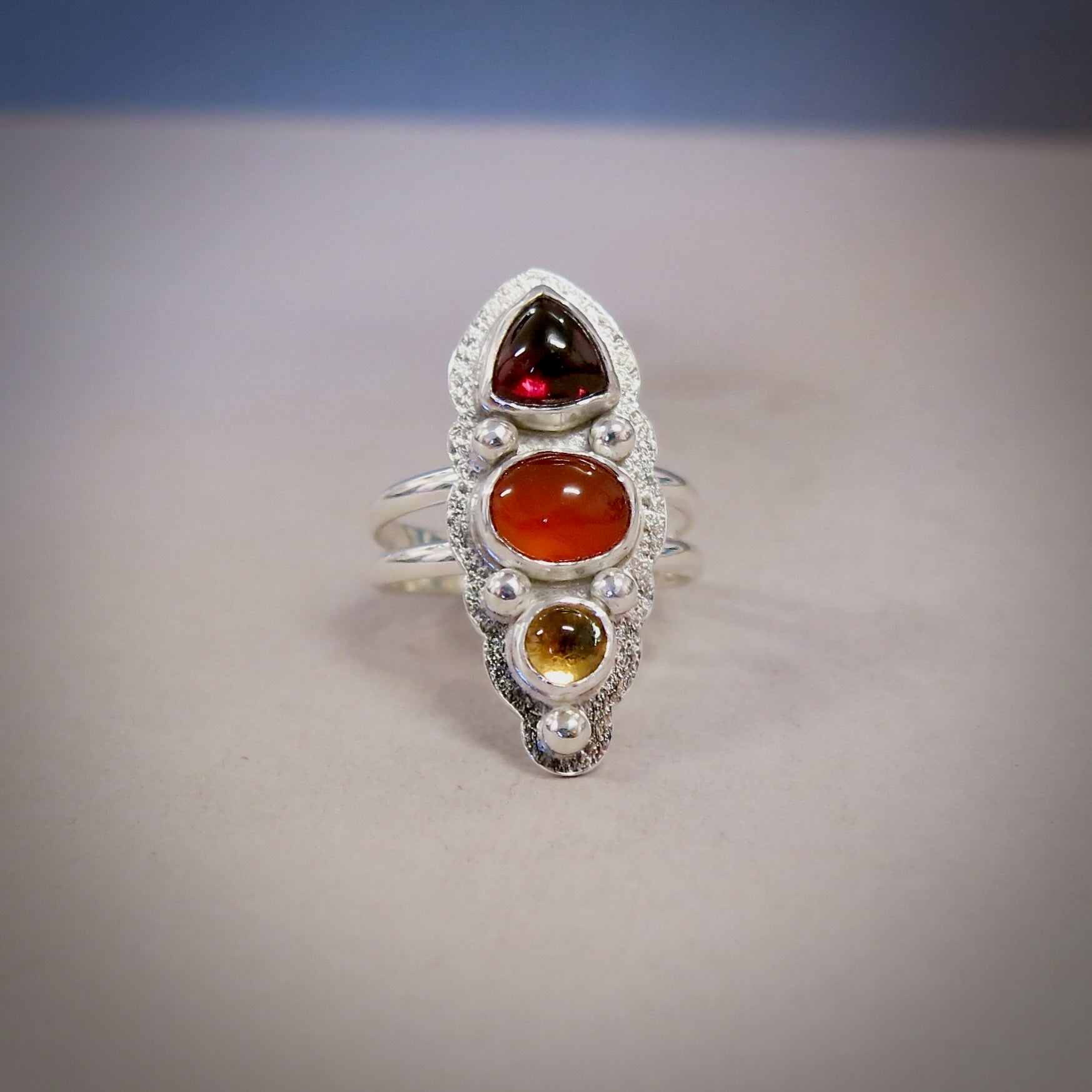 Bague Sunrise • Bague de déclaration en grenat, cornaline et citrine • Argent sterling • Taille 8