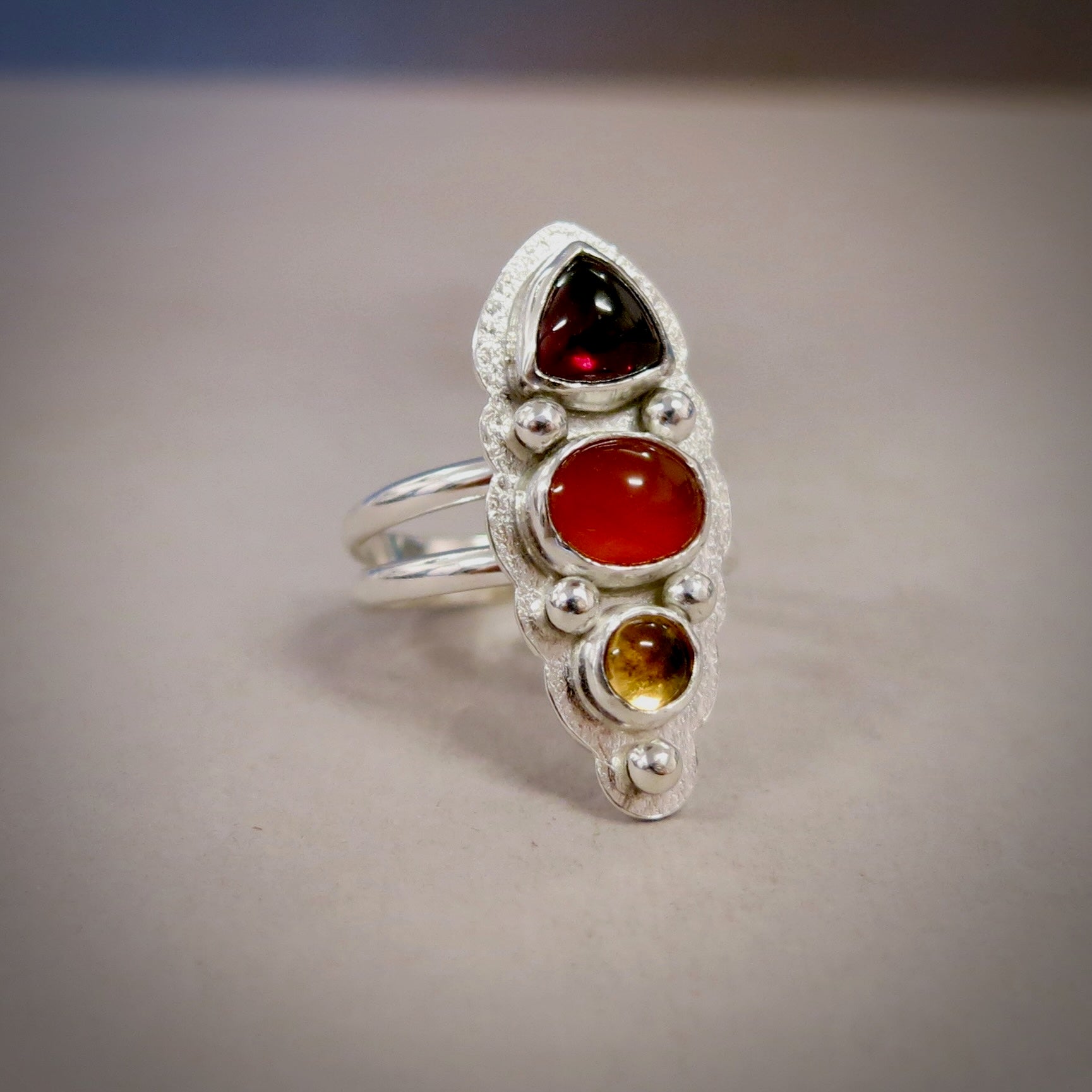 Bague Sunrise • Bague de déclaration en grenat, cornaline et citrine • Argent sterling • Taille 8