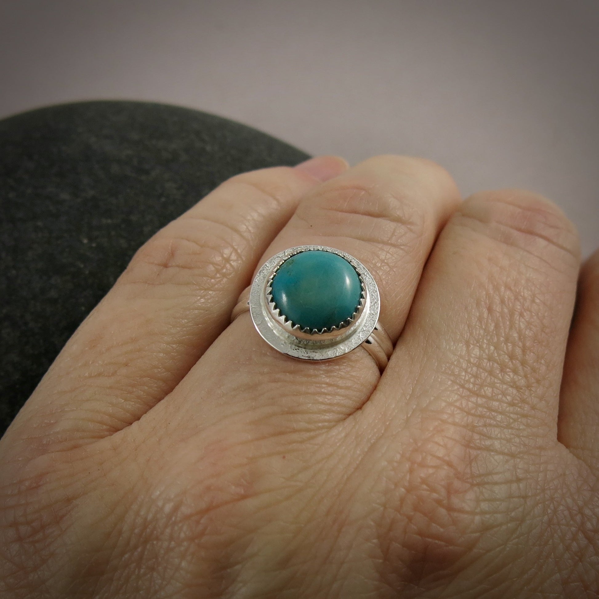 Bague halo turquoise tibétaine • Argent sterling • Taille 7,5 • Collection Turquoise Bliss
