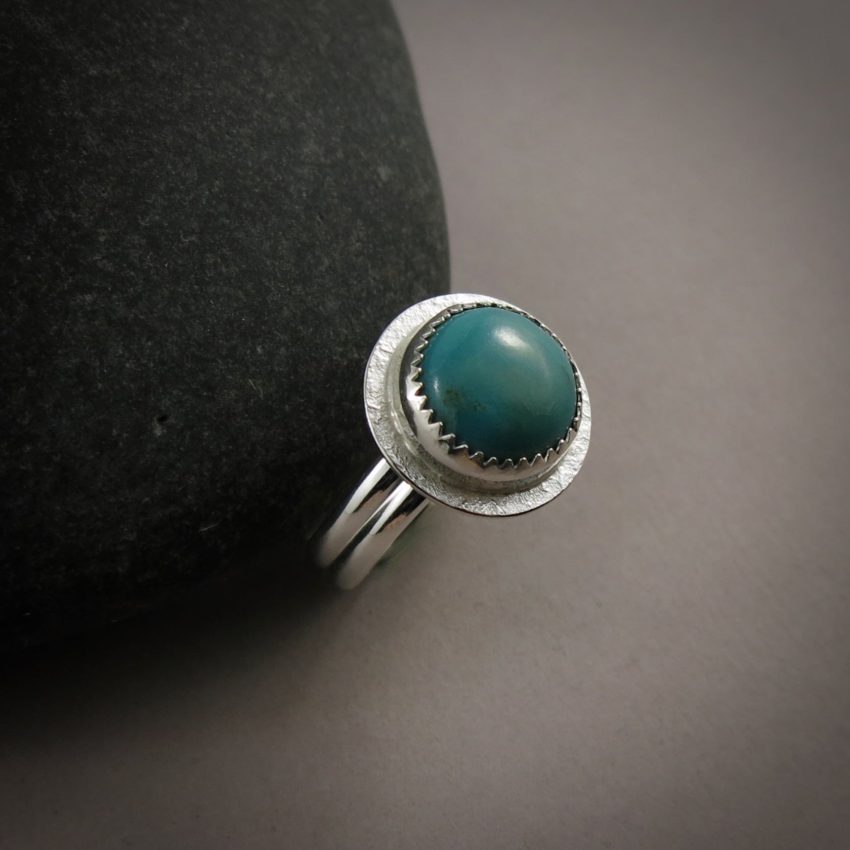 Bague halo turquoise tibétaine • Argent sterling • Taille 7,5 • Collection Turquoise Bliss