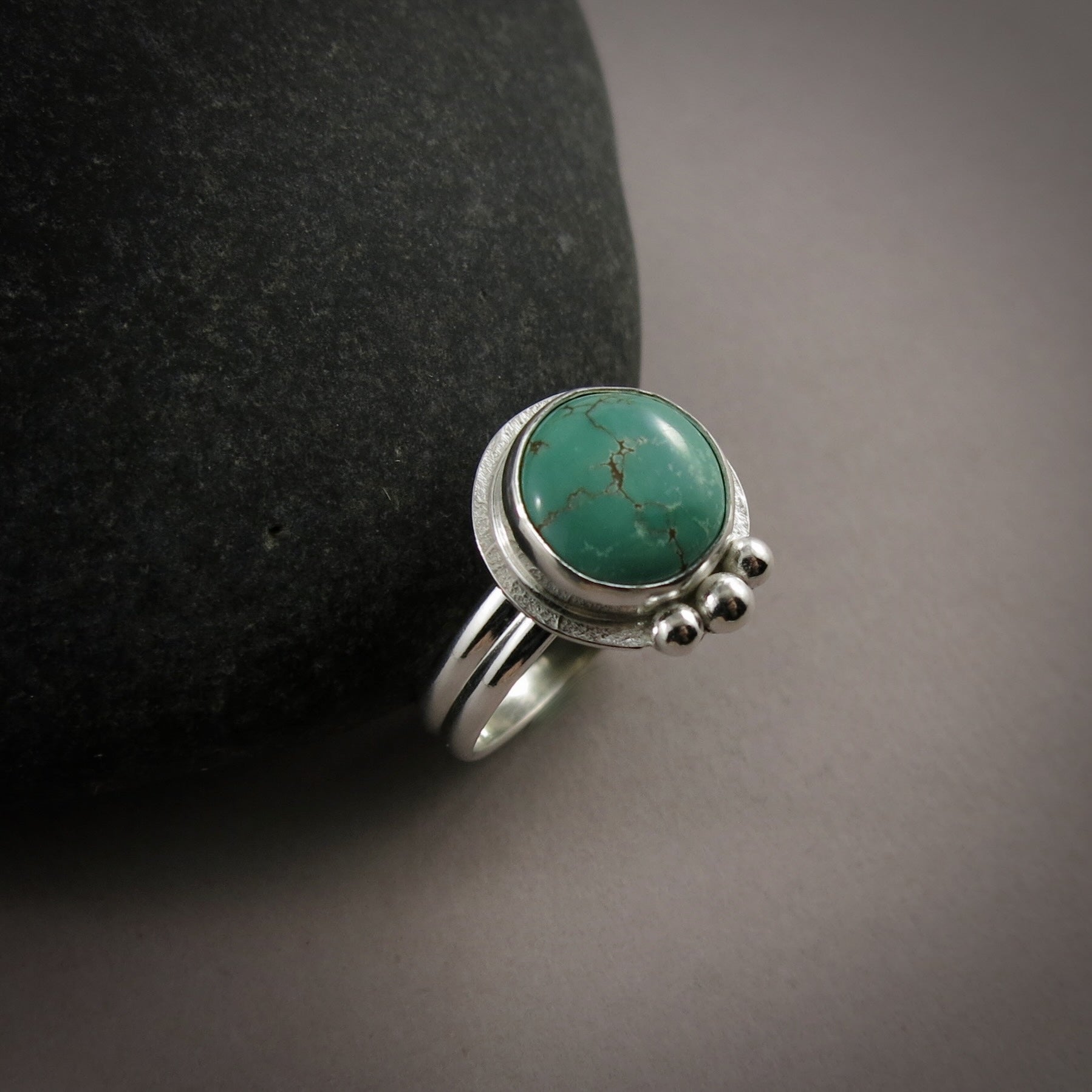 Bague halo turquoise tibétaine • Argent sterling • Taille 8 • Collection Turquoise Bliss